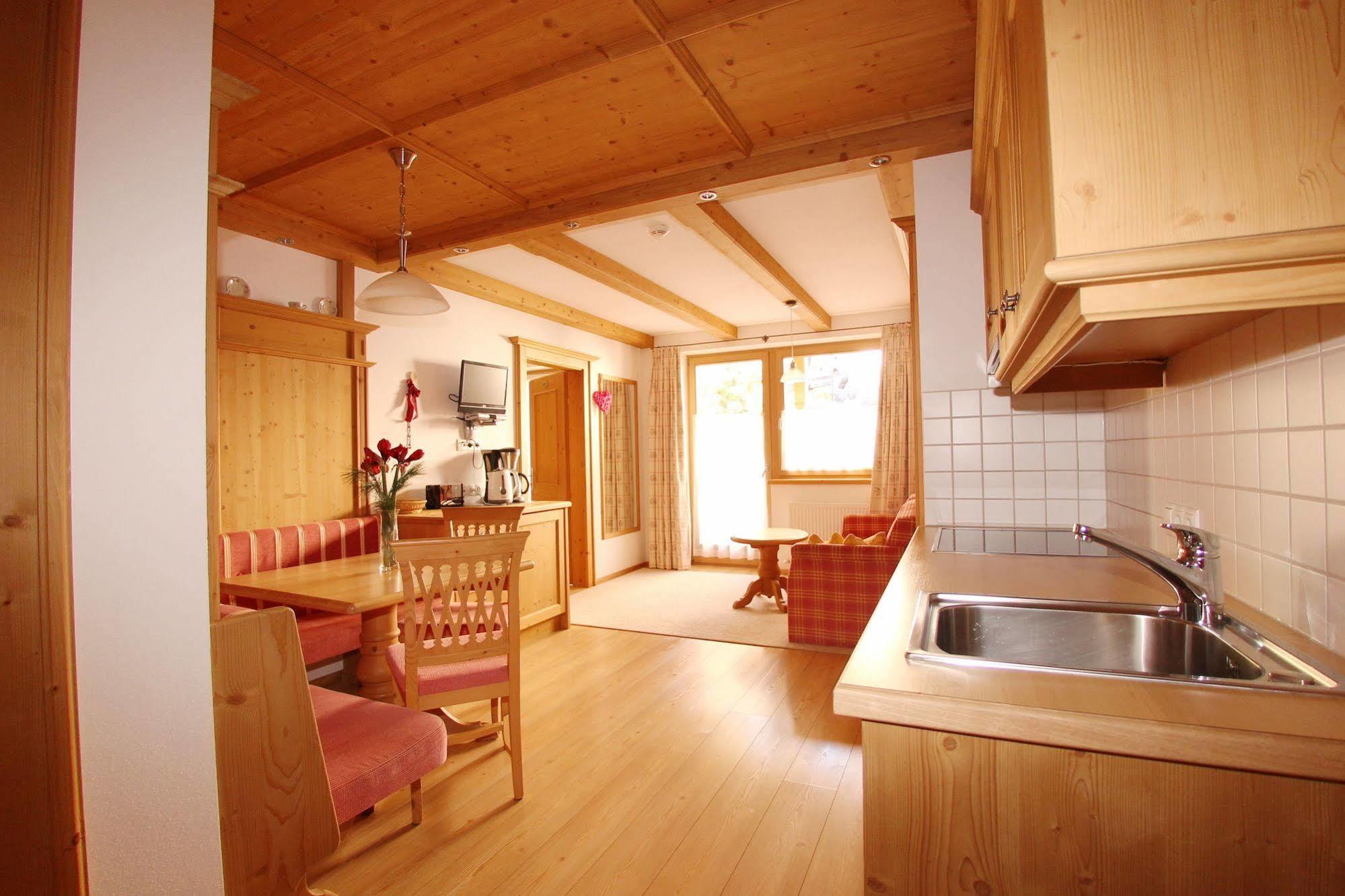 Das Gaestehaus Schneider Am Dorfplatz Alpbach Exteriör bild
