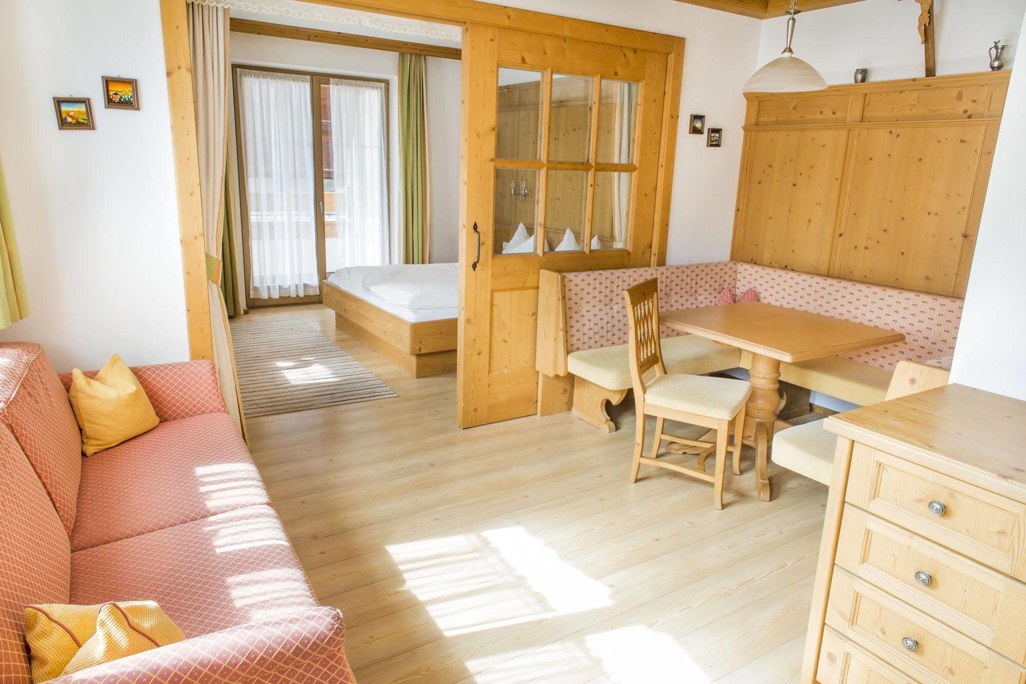 Das Gaestehaus Schneider Am Dorfplatz Alpbach Exteriör bild