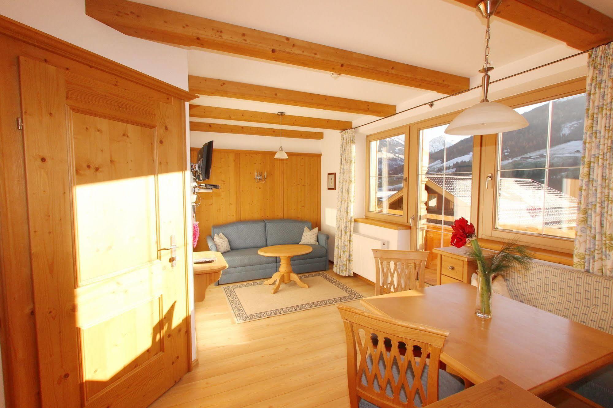Das Gaestehaus Schneider Am Dorfplatz Alpbach Exteriör bild