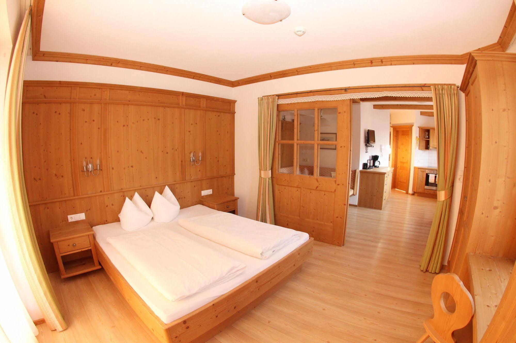 Das Gaestehaus Schneider Am Dorfplatz Alpbach Exteriör bild