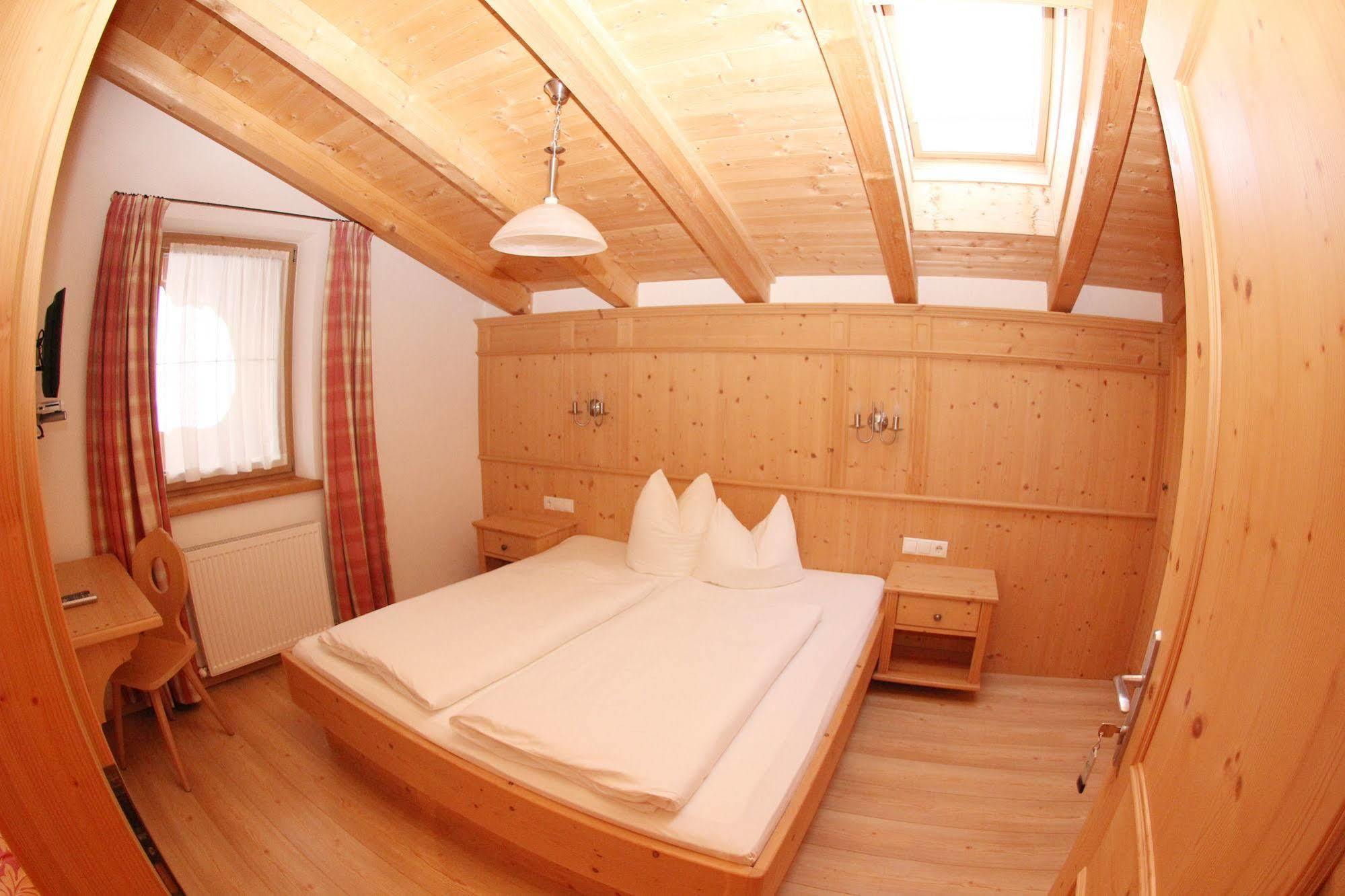 Das Gaestehaus Schneider Am Dorfplatz Alpbach Exteriör bild