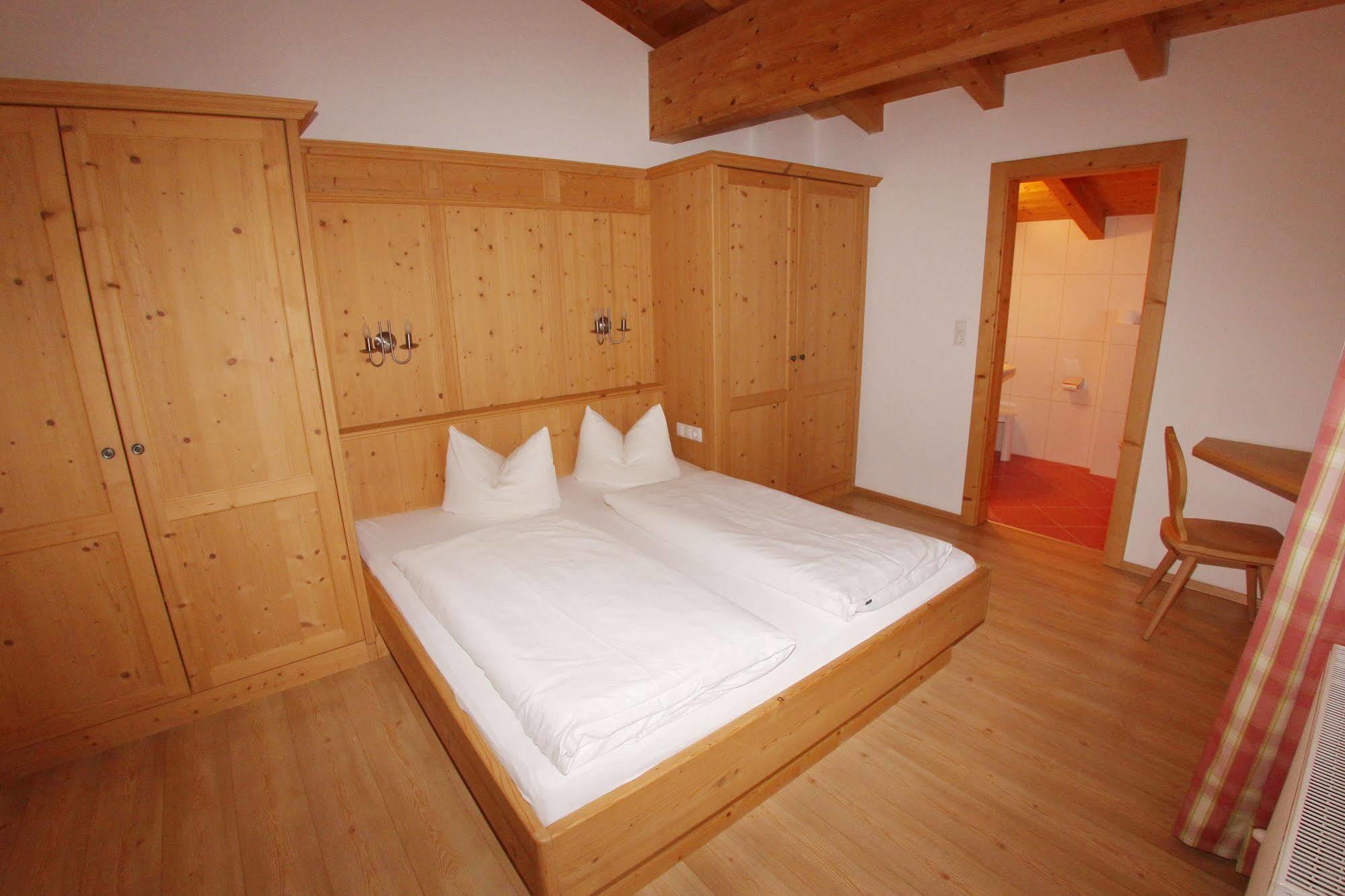 Das Gaestehaus Schneider Am Dorfplatz Alpbach Exteriör bild