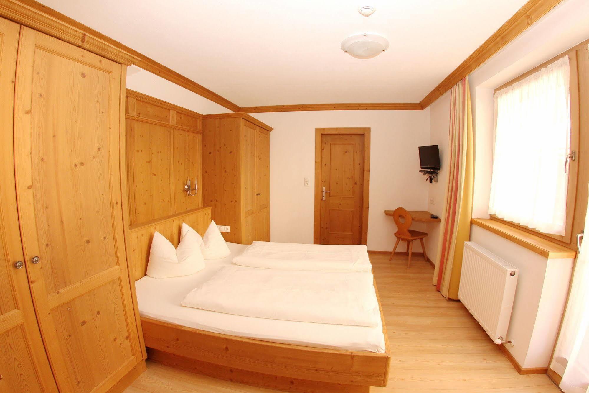 Das Gaestehaus Schneider Am Dorfplatz Alpbach Exteriör bild