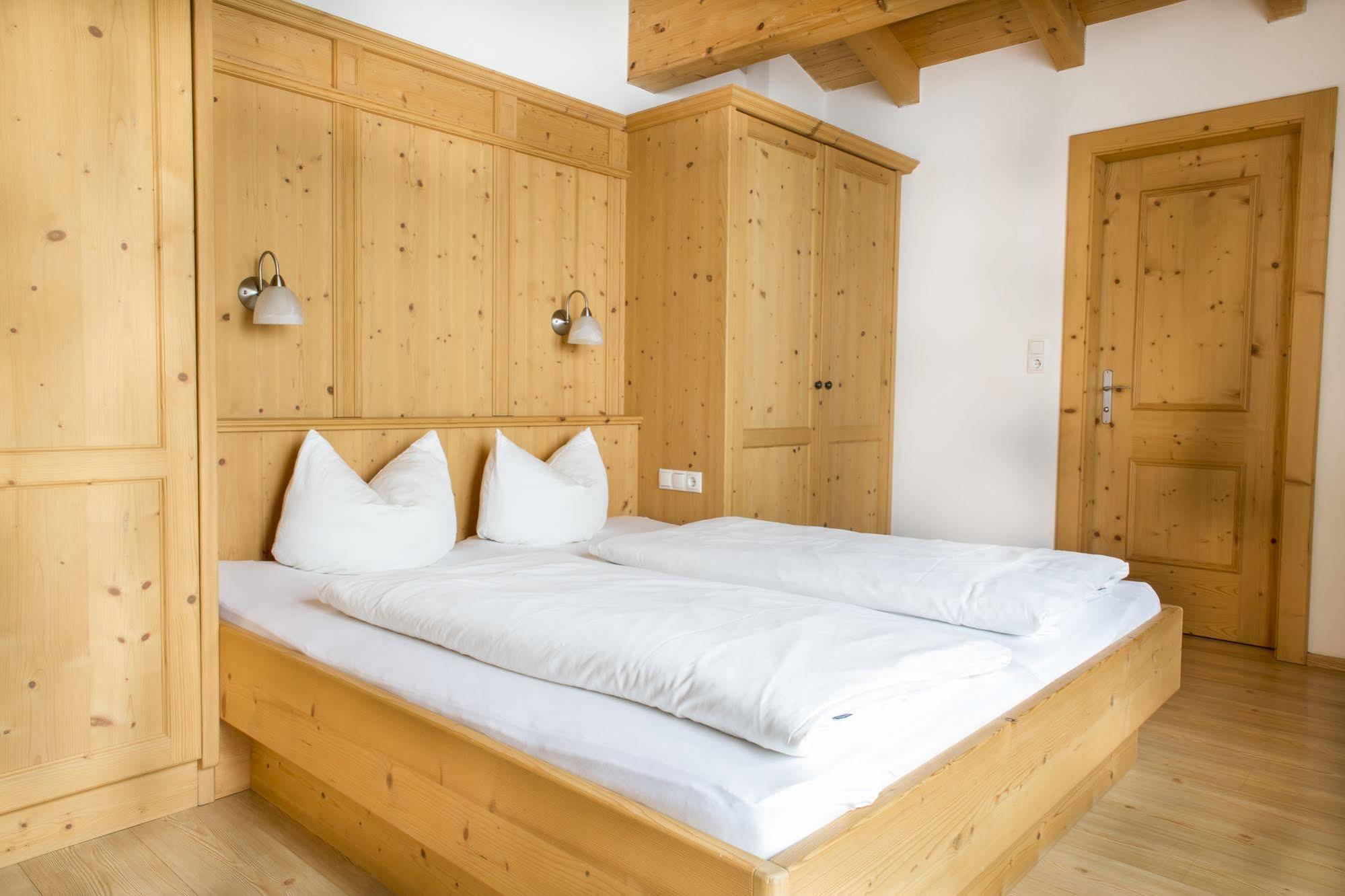 Das Gaestehaus Schneider Am Dorfplatz Alpbach Exteriör bild